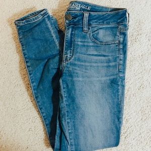 LIGHTLY WORN AMERICAN EAGLE SKINNY JEANS